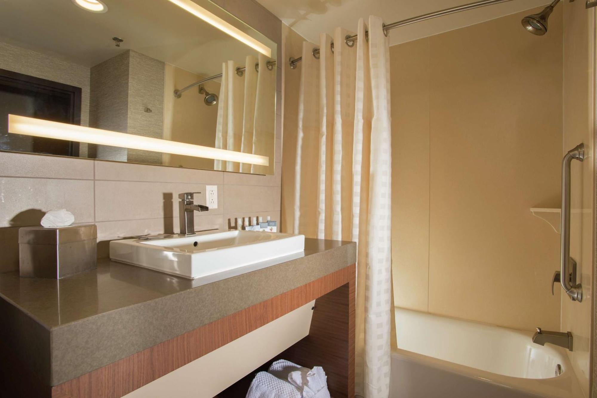 The Broadway Columbia - A Doubletree By Hilton Hotel Bagian luar foto
